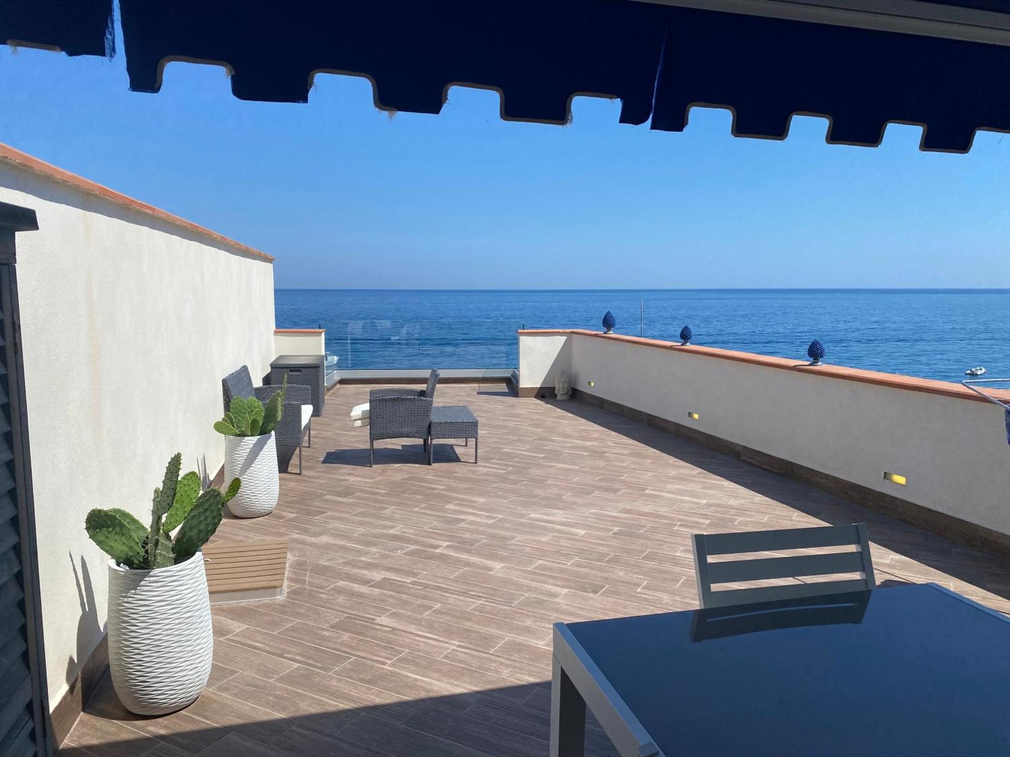 Beach Penthouse Marisol 2Floors, Central Letojanni Exterior photo